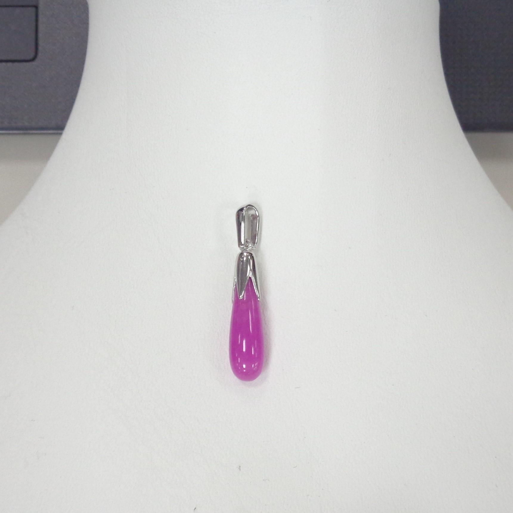 Серебряная подвеска с жадеитом